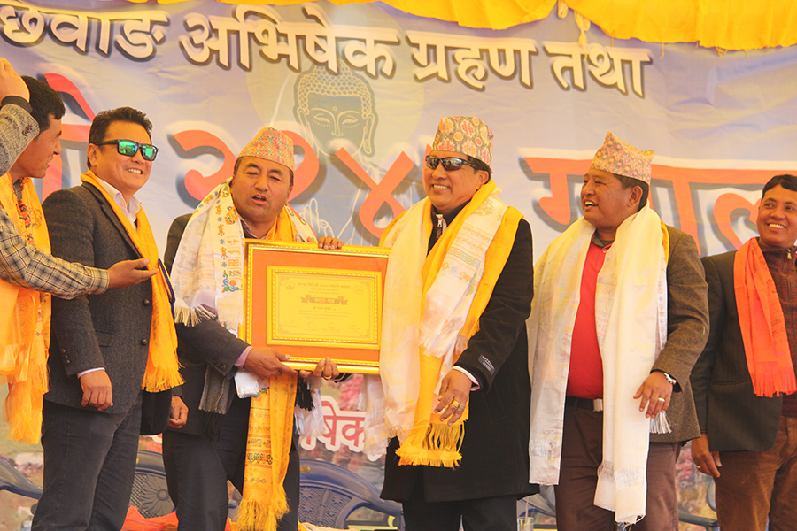 ओखलढुंगामा भब्यताका साथ ग्याल्पो लोसार सम्पन्न, बरिस्ठ गायक नबिन ढुंगेललाई बिशेष सम्मान (फोटो फिचर)