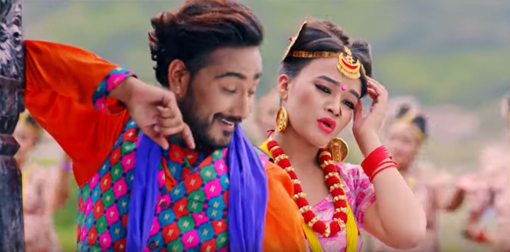 जुनु राई र एम के घिसिङ्गको आवाजमा 'सारी चोलीमा'