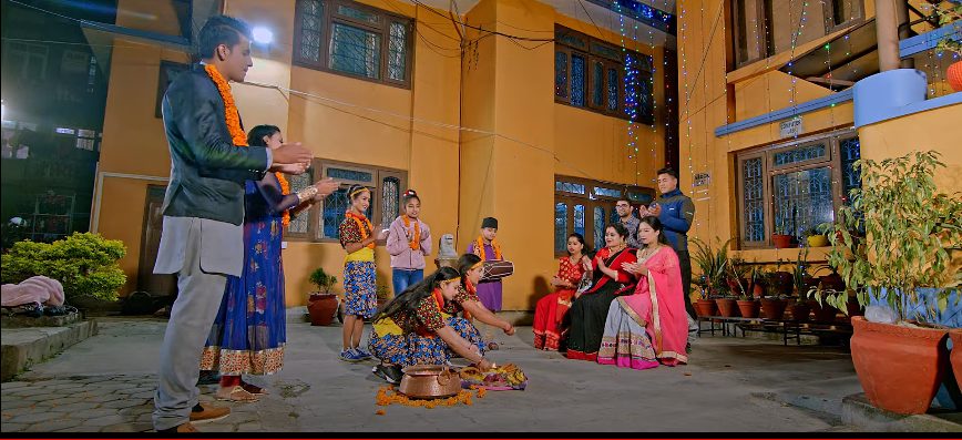 गितकार बिमला हुमागाईंको नयाँ तिहार गित - फूलको माला लगाऊँला सार्बजनिक